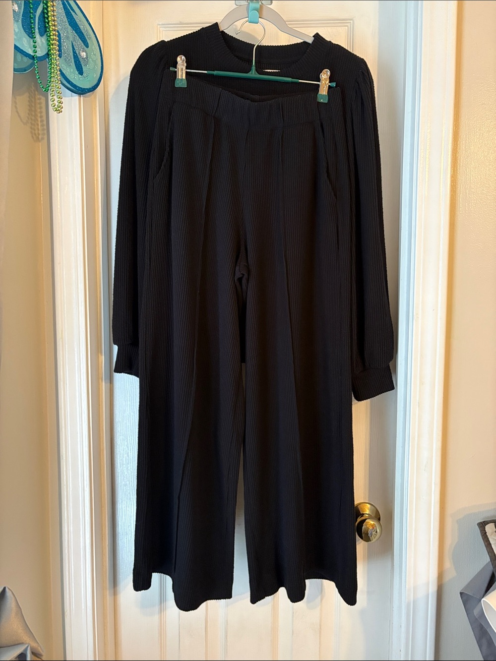 Lauren Conrad 2 piece brushed knit outfit. Top med. Bottoms small short.